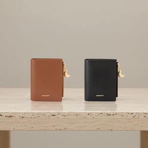 Minimalist Wallets & Card Holders: How to Choose Small Leather Accessories That Last