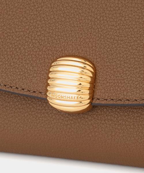 The Rise of Quiet Luxury: Minimalist and Timeless Leather Bags