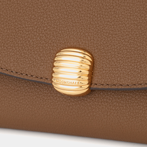 The Rise of Quiet Luxury: Minimalist and Timeless Leather Bags